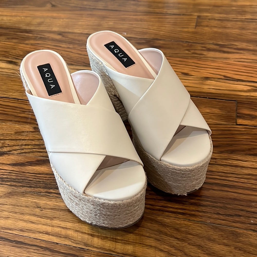 Aqua platform sandal Sz 8